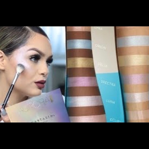 ✨x2 ABH GLOW 'Aura'palette w/Abh meshbag/ fanbrush - Picture 5 of 8